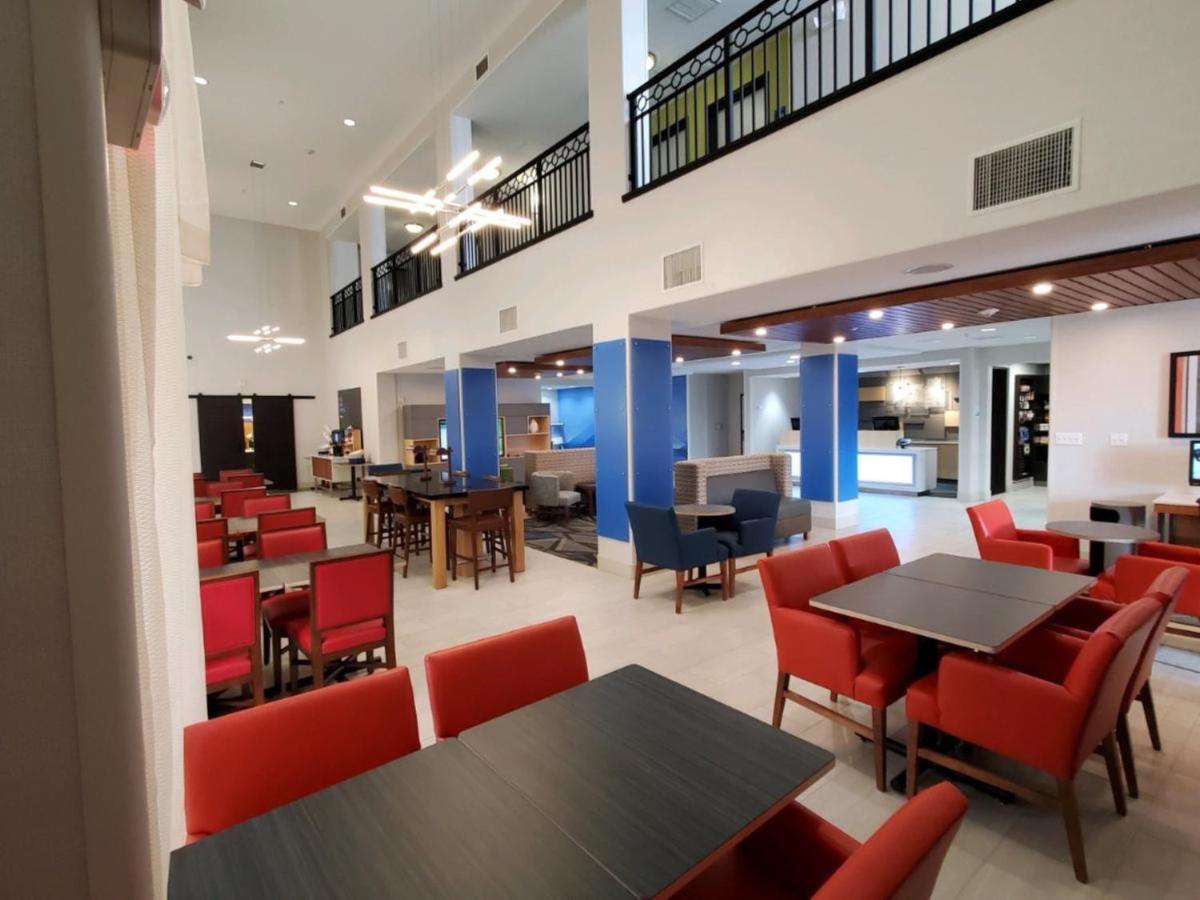 Holiday Inn Express & Suites Phoenix Glendale Dist By Ihg Exterior foto